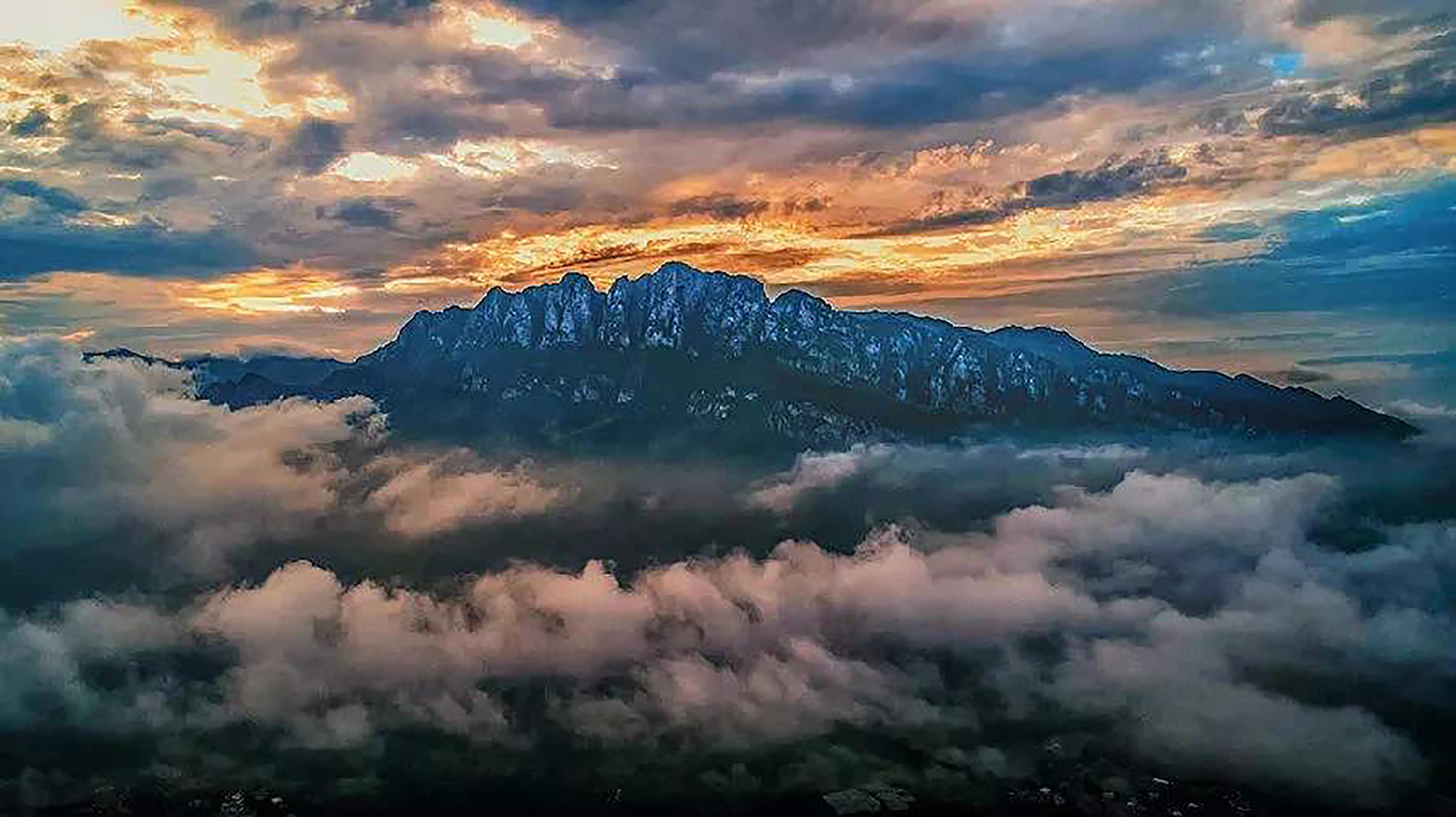 江西庐山五老峰景色.